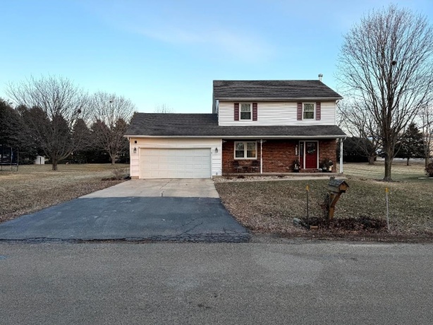 102 Windward, ROCHELLE, Illinois 61068, 3 Bedrooms Bedrooms, ,2 BathroomsBathrooms,House,For Sale,Windward,202601100
