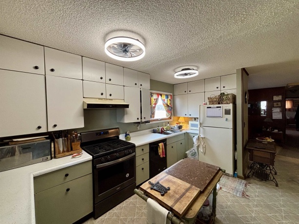 18280 IL Route 84, SAVANNA, Illinois 61074, 5 Bedrooms Bedrooms, ,2 BathroomsBathrooms,House,For Sale,IL Route 84,202601106