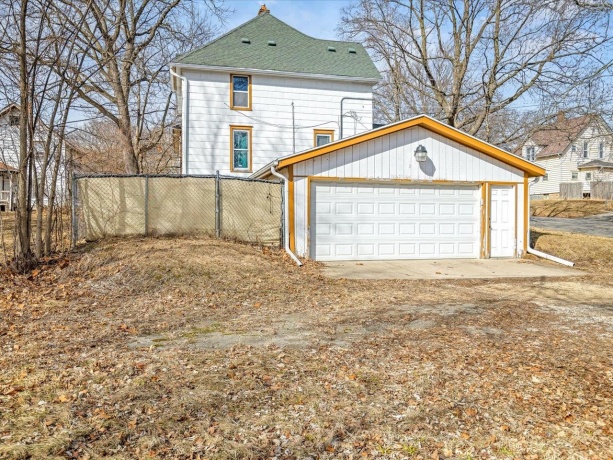 2118 Elm, ROCKFORD, Illinois 61102, 3 Bedrooms Bedrooms, ,2 BathroomsBathrooms,House,For Sale,Elm,202601118