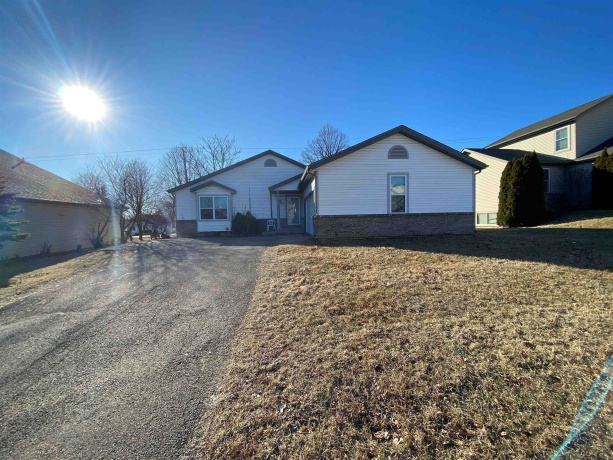 435 Waveland, ROCKFORD, Illinois 61102, 3 Bedrooms Bedrooms, ,2 BathroomsBathrooms,House,For Sale,Waveland,202601123