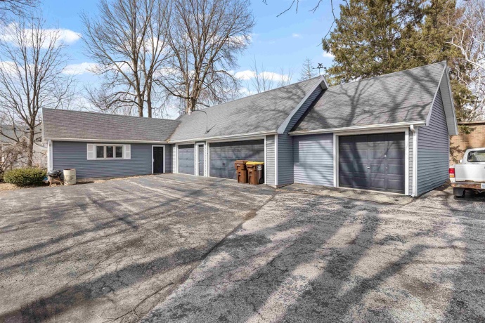 601 Pearl, BELVIDERE, Illinois 61008, ,5+ Units,For Sale,Pearl,202601125