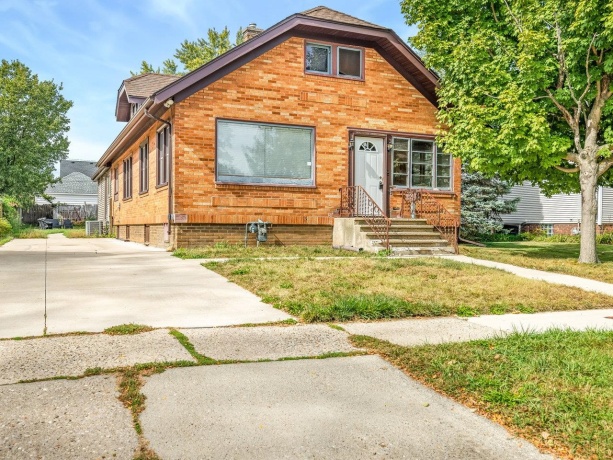 422 Rockford, ROCKFORD, Illinois 61107, 5 Bedrooms Bedrooms, ,2 BathroomsBathrooms,House,For Sale,Rockford,202506125