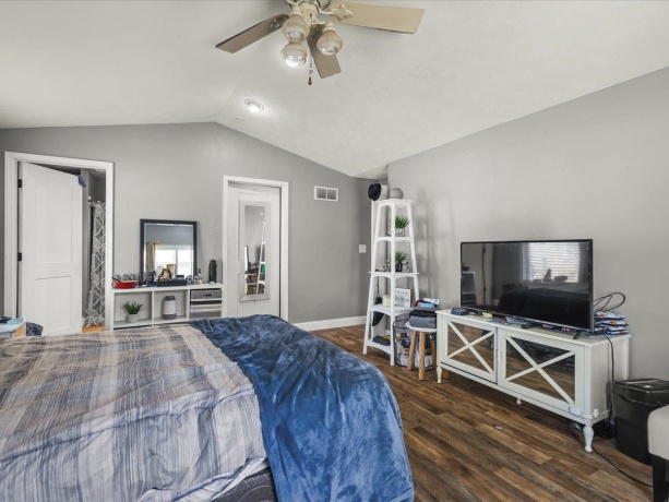 422 Rockford, ROCKFORD, Illinois 61107, 5 Bedrooms Bedrooms, ,2 BathroomsBathrooms,House,For Sale,Rockford,202506125