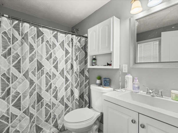 422 Rockford, ROCKFORD, Illinois 61107, 5 Bedrooms Bedrooms, ,2 BathroomsBathrooms,House,For Sale,Rockford,202506125