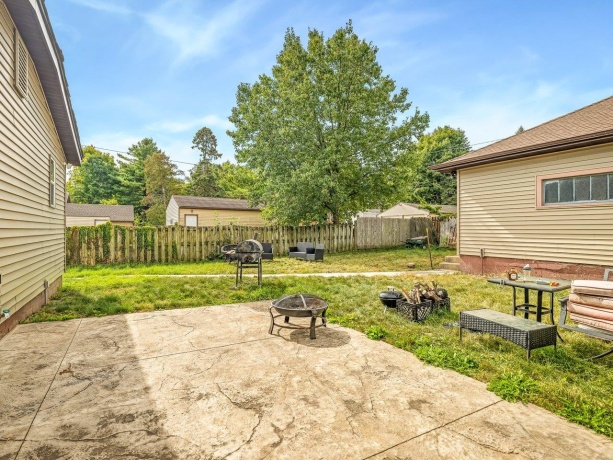 422 Rockford, ROCKFORD, Illinois 61107, 5 Bedrooms Bedrooms, ,2 BathroomsBathrooms,House,For Sale,Rockford,202506125