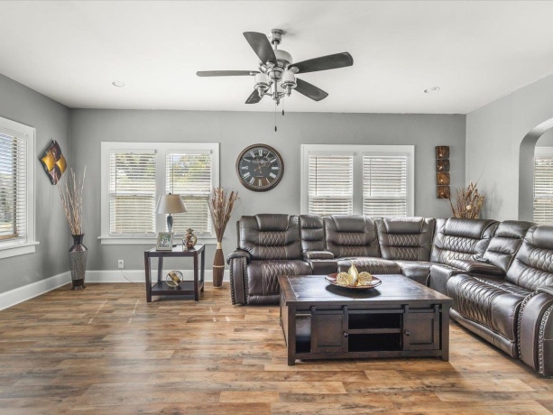 422 Rockford, ROCKFORD, Illinois 61107, 5 Bedrooms Bedrooms, ,2 BathroomsBathrooms,House,For Sale,Rockford,202506125