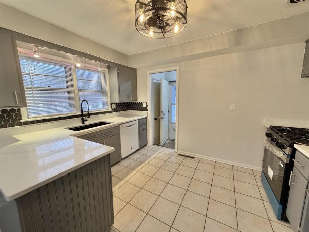 2703 18th, ROCKFORD, Illinois 61108, 4 Bedrooms Bedrooms, ,1 BathroomBathrooms,House,For Sale,18th,202601126