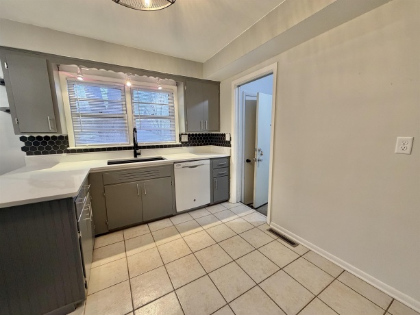 2703 18th, ROCKFORD, Illinois 61108, 4 Bedrooms Bedrooms, ,1 BathroomBathrooms,House,For Sale,18th,202601126