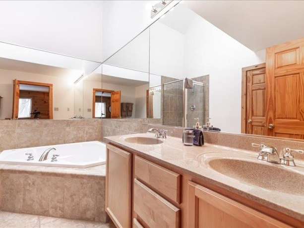 242 Blackhawk, GALENA, Illinois 61036, 4 Bedrooms Bedrooms, ,4 BathroomsBathrooms,House,For Sale,Blackhawk,202601129