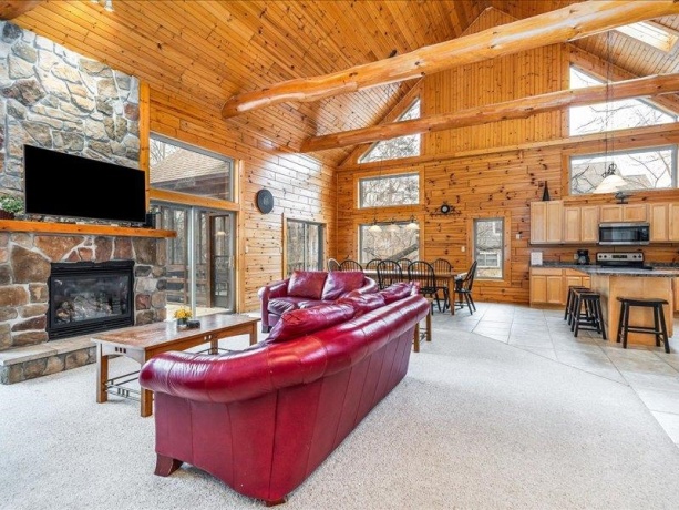 242 Blackhawk, GALENA, Illinois 61036, 4 Bedrooms Bedrooms, ,4 BathroomsBathrooms,House,For Sale,Blackhawk,202601129