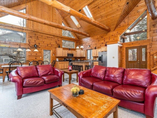 242 Blackhawk, GALENA, Illinois 61036, 4 Bedrooms Bedrooms, ,4 BathroomsBathrooms,House,For Sale,Blackhawk,202601129