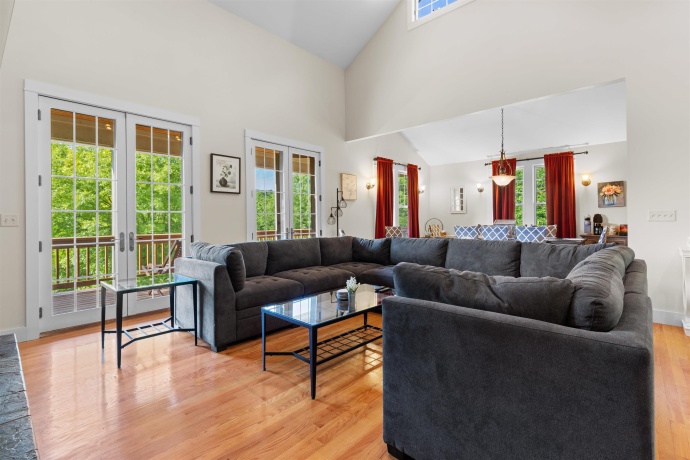 33 Sugarcreek, GALENA, Illinois 61036, 4 Bedrooms Bedrooms, ,2 BathroomsBathrooms,House,For Sale,Sugarcreek,202601130