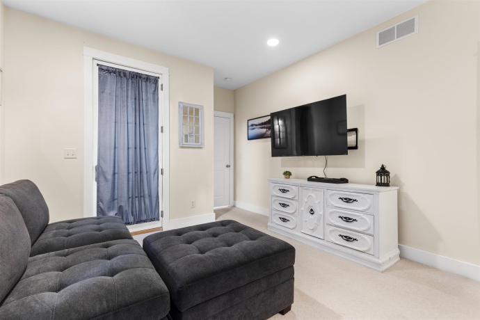 33 Sugarcreek, GALENA, Illinois 61036, 4 Bedrooms Bedrooms, ,2 BathroomsBathrooms,House,For Sale,Sugarcreek,202601130