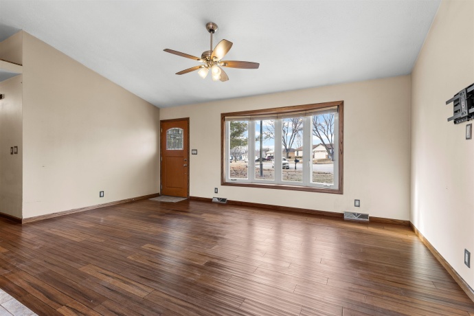 5727 Mayapple, LOVES PARK, Illinois 61111, 3 Bedrooms Bedrooms, ,3 BathroomsBathrooms,House,For Sale,Mayapple,202601131