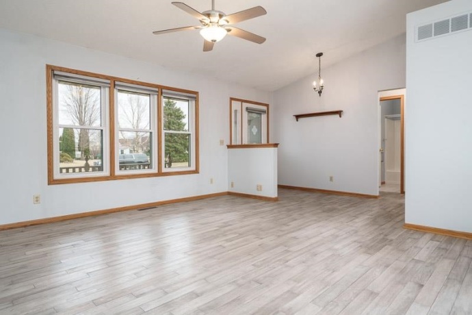 212 ROYAL, BELVIDERE, Illinois 61008, 3 Bedrooms Bedrooms, ,2 BathroomsBathrooms,House,For Sale,ROYAL,202601134