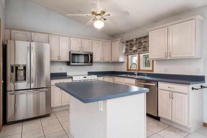 212 ROYAL, BELVIDERE, Illinois 61008, 3 Bedrooms Bedrooms, ,2 BathroomsBathrooms,House,For Sale,ROYAL,202601134