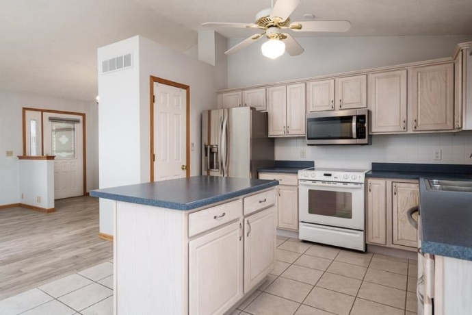 212 ROYAL, BELVIDERE, Illinois 61008, 3 Bedrooms Bedrooms, ,2 BathroomsBathrooms,House,For Sale,ROYAL,202601134