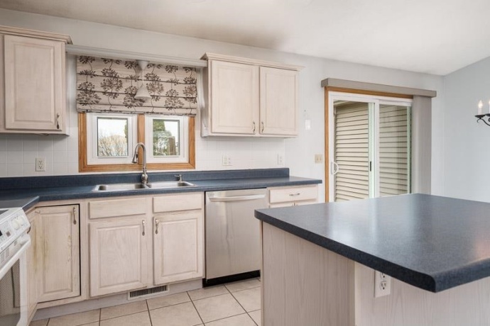 212 ROYAL, BELVIDERE, Illinois 61008, 3 Bedrooms Bedrooms, ,2 BathroomsBathrooms,House,For Sale,ROYAL,202601134