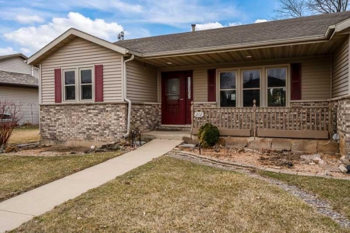 212 ROYAL, BELVIDERE, Illinois 61008, 3 Bedrooms Bedrooms, ,2 BathroomsBathrooms,House,For Sale,ROYAL,202601134
