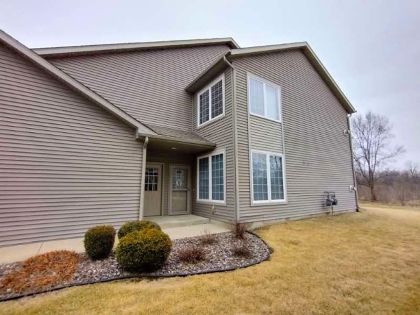 617 Queens, ROCKTON, Illinois 61072, 2 Bedrooms Bedrooms, ,2 BathroomsBathrooms,Condominium,For Sale,Queens,202601138