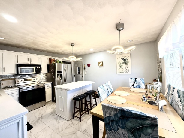 2910 17th, ROCKFORD, Illinois 61109, 3 Bedrooms Bedrooms, ,2 BathroomsBathrooms,House,For Sale,17th,202601140