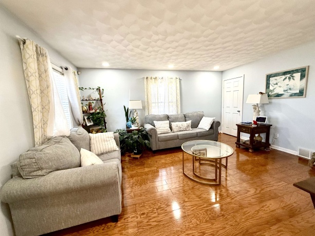 2910 17th, ROCKFORD, Illinois 61109, 3 Bedrooms Bedrooms, ,2 BathroomsBathrooms,House,For Sale,17th,202601140