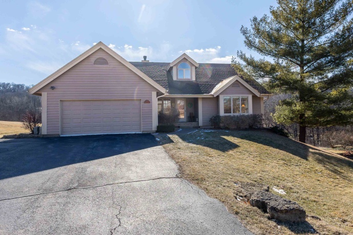 17 Wedgewood, GALENA, Illinois 61036, 4 Bedrooms Bedrooms, ,3 BathroomsBathrooms,House,For Sale,Wedgewood,202601146