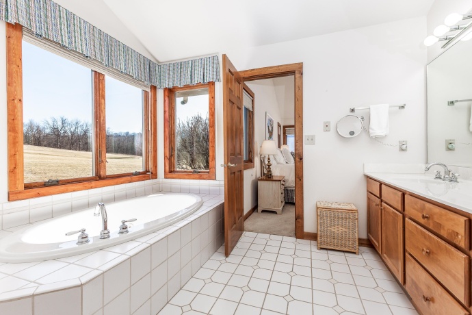 17 Wedgewood, GALENA, Illinois 61036, 4 Bedrooms Bedrooms, ,3 BathroomsBathrooms,House,For Sale,Wedgewood,202601146