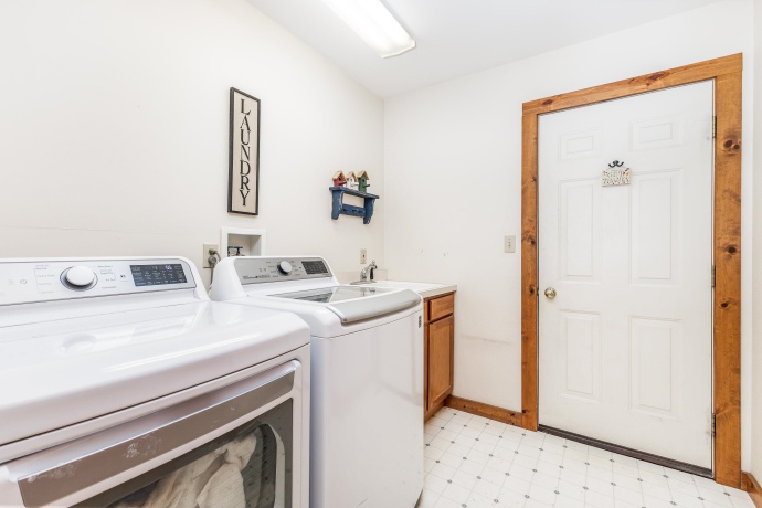 17 Wedgewood, GALENA, Illinois 61036, 4 Bedrooms Bedrooms, ,3 BathroomsBathrooms,House,For Sale,Wedgewood,202601146