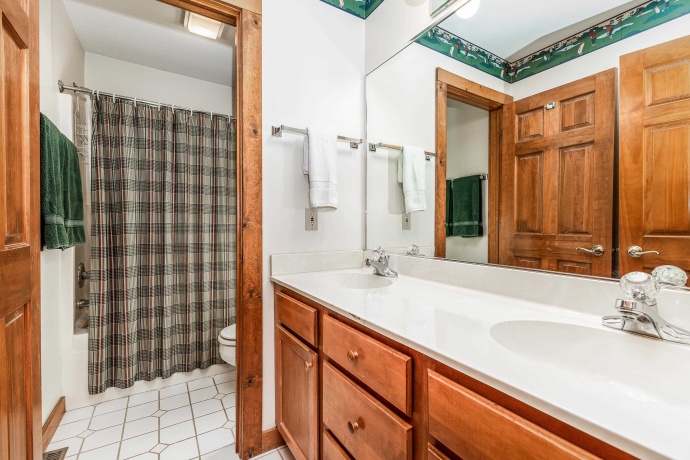 17 Wedgewood, GALENA, Illinois 61036, 4 Bedrooms Bedrooms, ,3 BathroomsBathrooms,House,For Sale,Wedgewood,202601146