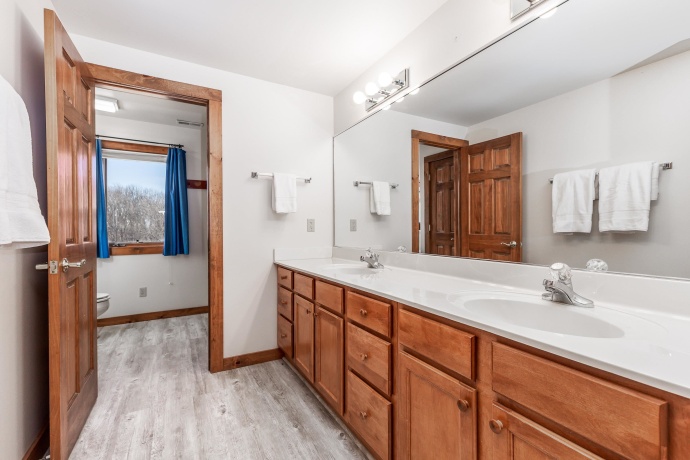 17 Wedgewood, GALENA, Illinois 61036, 4 Bedrooms Bedrooms, ,3 BathroomsBathrooms,House,For Sale,Wedgewood,202601146