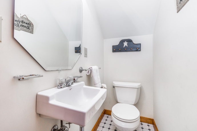 17 Wedgewood, GALENA, Illinois 61036, 4 Bedrooms Bedrooms, ,3 BathroomsBathrooms,House,For Sale,Wedgewood,202601146