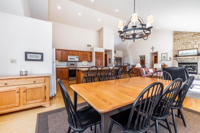 17 Wedgewood, GALENA, Illinois 61036, 4 Bedrooms Bedrooms, ,3 BathroomsBathrooms,House,For Sale,Wedgewood,202601146