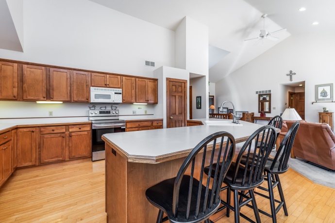 17 Wedgewood, GALENA, Illinois 61036, 4 Bedrooms Bedrooms, ,3 BathroomsBathrooms,House,For Sale,Wedgewood,202601146