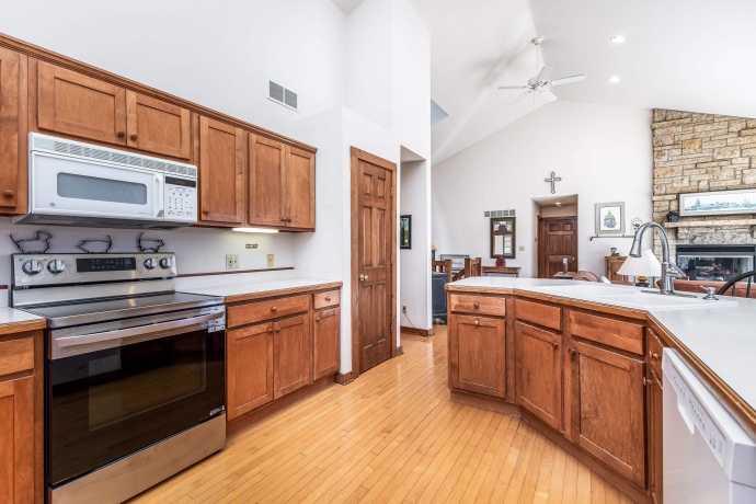 17 Wedgewood, GALENA, Illinois 61036, 4 Bedrooms Bedrooms, ,3 BathroomsBathrooms,House,For Sale,Wedgewood,202601146