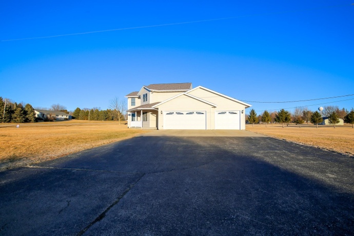 710 Otter Creek, MILLEDGEVILLE, Illinois 61051, 3 Bedrooms Bedrooms, ,2 BathroomsBathrooms,House,For Sale,Otter Creek,202506681