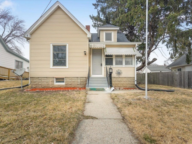 2220 15th, ROCKFORD, Illinois 61104, 2 Bedrooms Bedrooms, ,2 BathroomsBathrooms,House,For Sale,15th,202601158