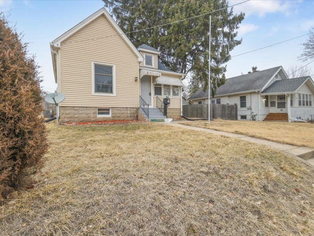 2220 15th, ROCKFORD, Illinois 61104, 2 Bedrooms Bedrooms, ,2 BathroomsBathrooms,House,For Sale,15th,202601158