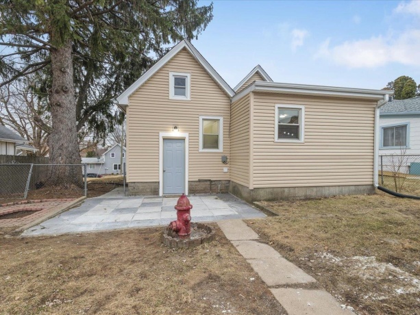 2220 15th, ROCKFORD, Illinois 61104, 2 Bedrooms Bedrooms, ,2 BathroomsBathrooms,House,For Sale,15th,202601158