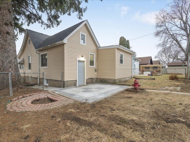 2220 15th, ROCKFORD, Illinois 61104, 2 Bedrooms Bedrooms, ,2 BathroomsBathrooms,House,For Sale,15th,202601158