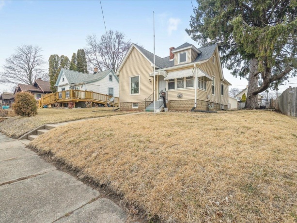 2220 15th, ROCKFORD, Illinois 61104, 2 Bedrooms Bedrooms, ,2 BathroomsBathrooms,House,For Sale,15th,202601158