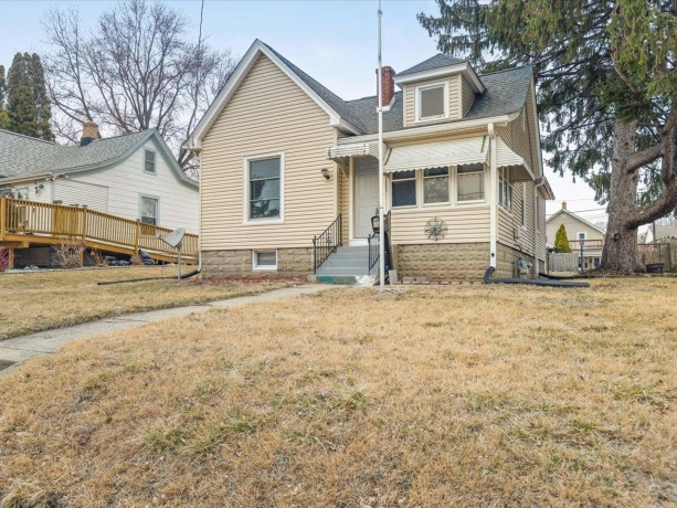 2220 15th, ROCKFORD, Illinois 61104, 2 Bedrooms Bedrooms, ,2 BathroomsBathrooms,House,For Sale,15th,202601158