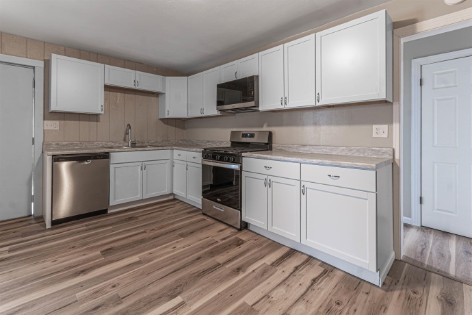 2803 Fairview, ROCKFORD, Illinois 61101, 2 Bedrooms Bedrooms, ,1 BathroomBathrooms,House,For Sale,Fairview,202601159