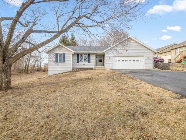 1101 Drexel, LAKE SUMMERSET, Illinois 61019, 3 Bedrooms Bedrooms, ,2 BathroomsBathrooms,House,For Sale,Drexel,202601160