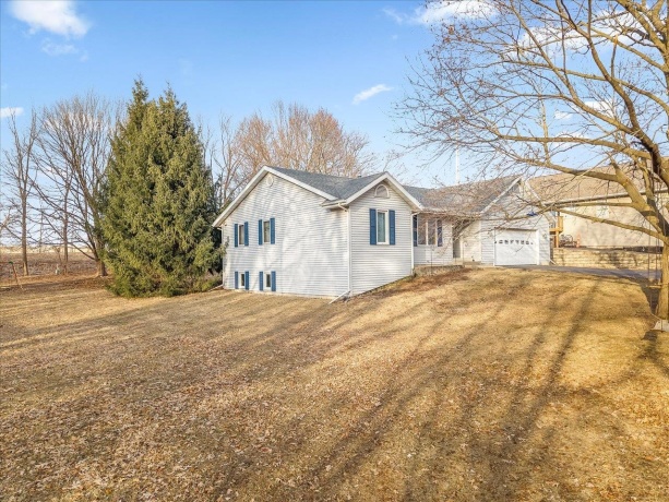 1101 Drexel, LAKE SUMMERSET, Illinois 61019, 3 Bedrooms Bedrooms, ,2 BathroomsBathrooms,House,For Sale,Drexel,202601160