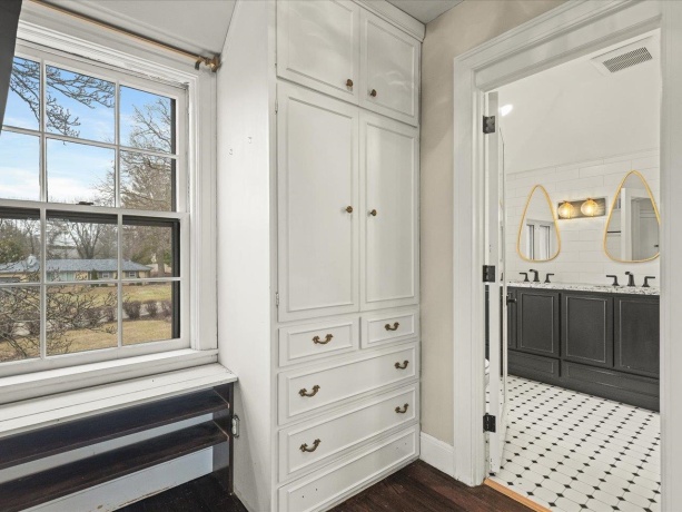 2014 Glenview, ROCKFORD, Illinois 61107, 5 Bedrooms Bedrooms, ,4 BathroomsBathrooms,House,For Sale,Glenview,202601179