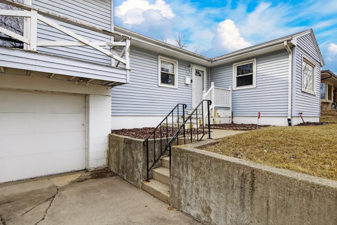 719 Parkside, ROCKFORD, Illinois 61108, 3 Bedrooms Bedrooms, ,2 BathroomsBathrooms,House,For Sale,Parkside,202601182