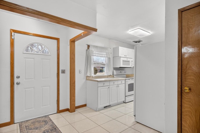 719 Parkside, ROCKFORD, Illinois 61108, 3 Bedrooms Bedrooms, ,2 BathroomsBathrooms,House,For Sale,Parkside,202601182