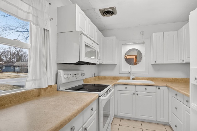 719 Parkside, ROCKFORD, Illinois 61108, 3 Bedrooms Bedrooms, ,2 BathroomsBathrooms,House,For Sale,Parkside,202601182