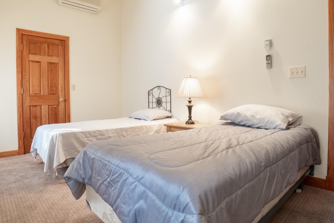 18 Lookout, GALENA, Illinois 61036, 7 Bedrooms Bedrooms, ,7 BathroomsBathrooms,House,For Sale,Lookout,202601192